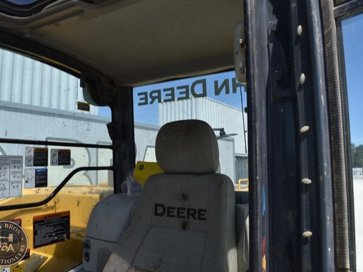 2014-deere-135g-image-63