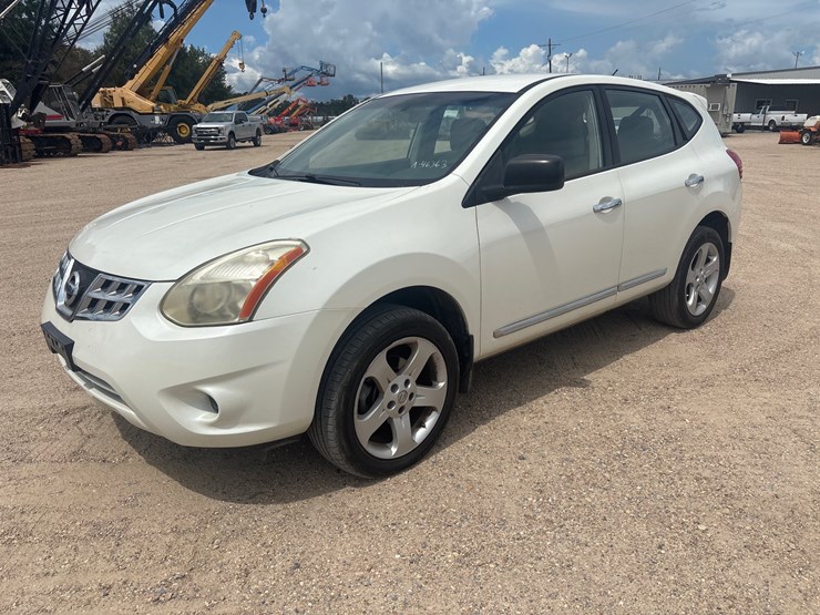 2013-nissan-rogue-s-image-1