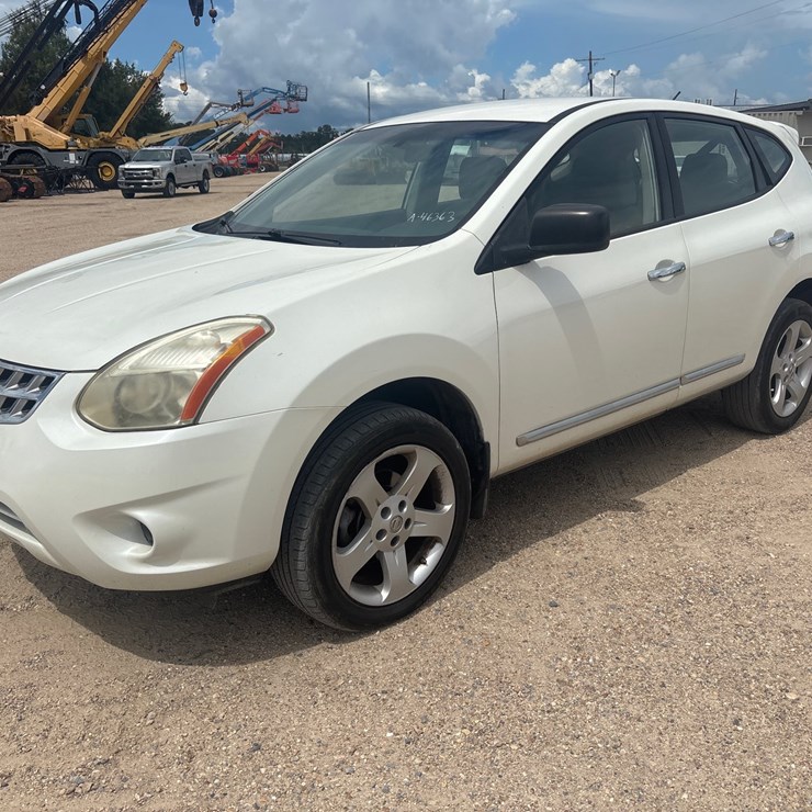 2013 NISSAN ROGUE S
