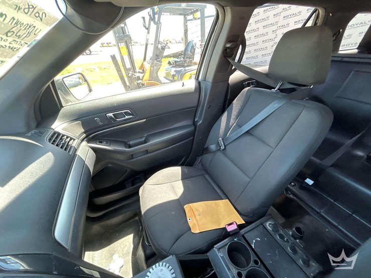 2018-ford-explorer-image-19