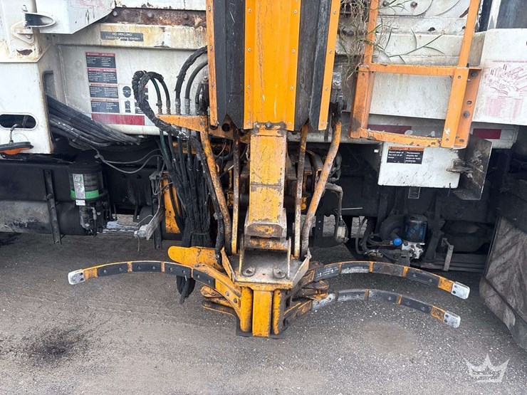 2019-peterbilt-520-image-21