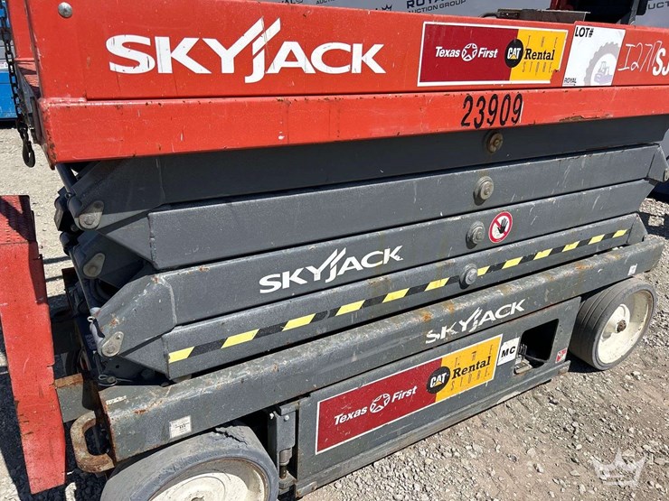 2019-skyjack-sj3226-26ft.-electric-scissor-lift-image-15