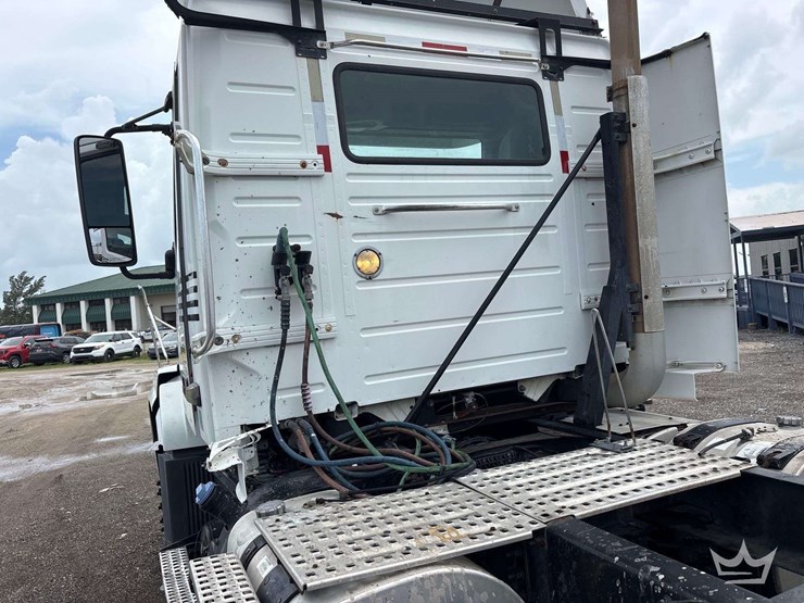 2017-freightliner-cascadia-125-image-55
