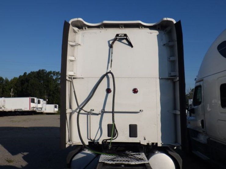 2015-kenworth-t680-image-13