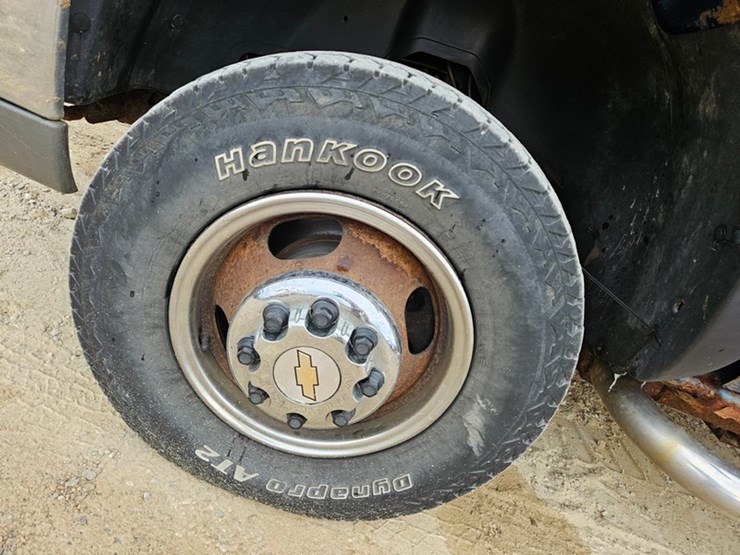 2004-chevrolet-3500-image-38