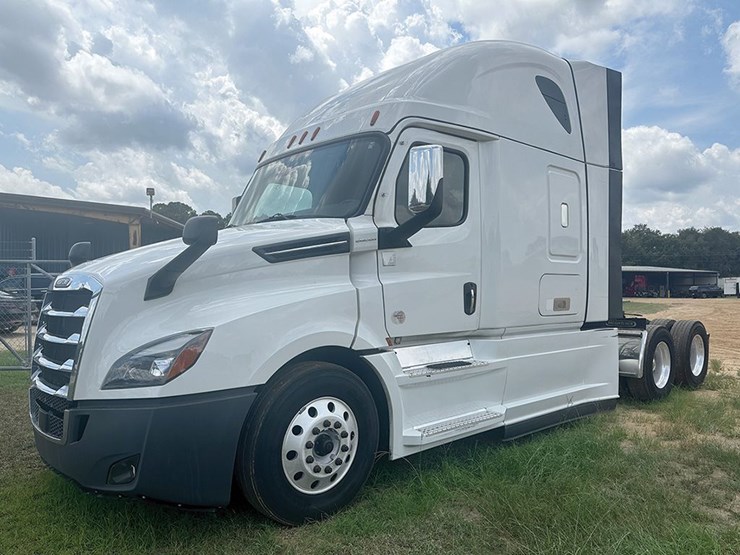 2021-freightliner-cascadia-126-image-1