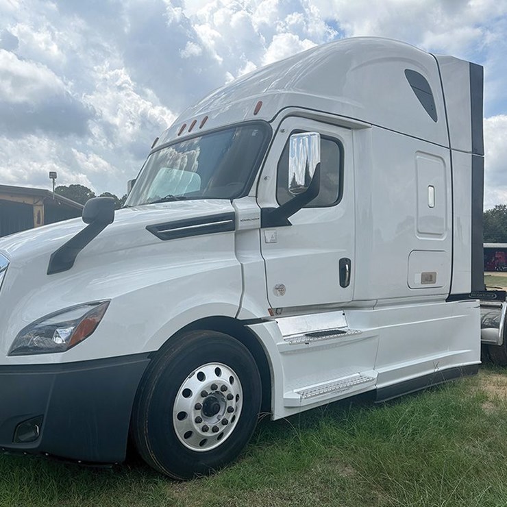2021 FREIGHTLINER CASCADIA 126
