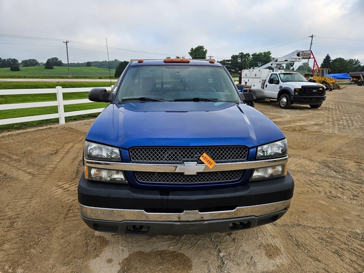2004-chevrolet-3500-image-8