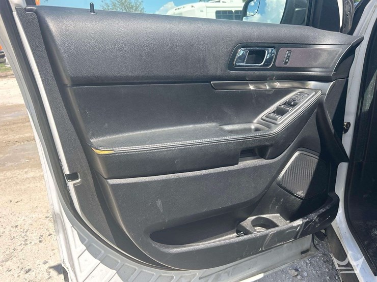 2018-ford-explorer-image-11