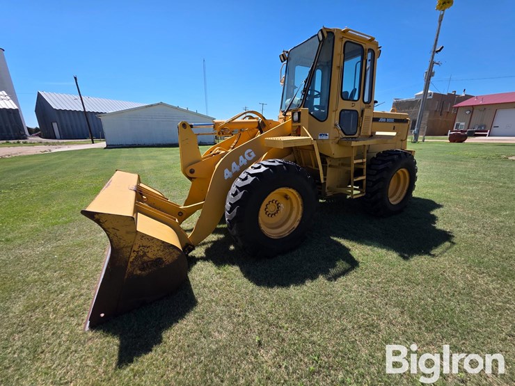 deere-444g-image-1