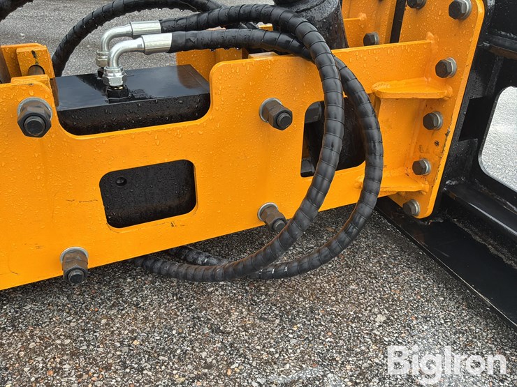 2025-massey-ferguson-730-image-13