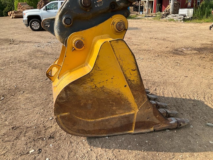 2023-john-deere-245-image-27
