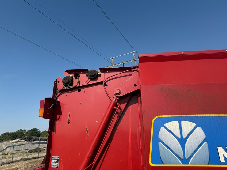 2014-new-holland-br7060-image-37