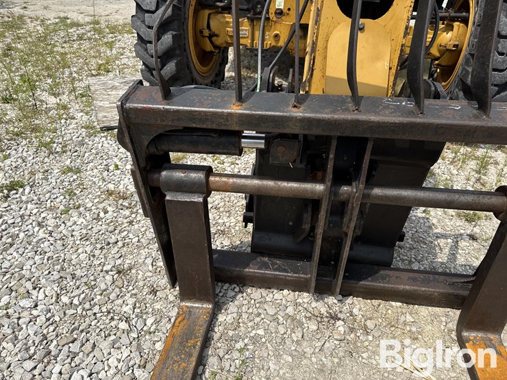 2005-caterpillar-th360b-image-11