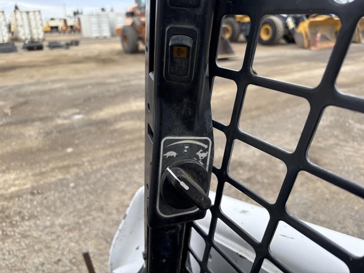 2015-bobcat-t770-image-24