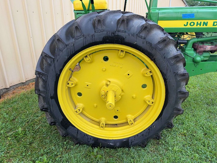john-deere-520-image-29