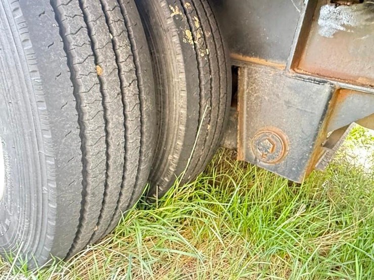 2011-neville-trailer-image-25