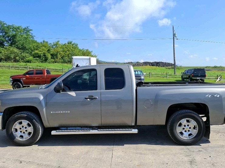 2013-chevrolet-1500-image-2