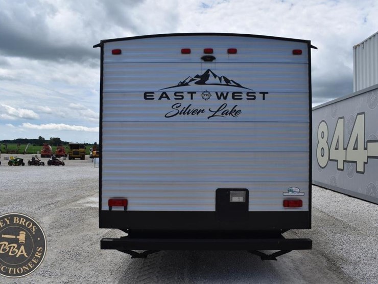 2021-east-to-west-silver-lake-27kns-46270-image-4