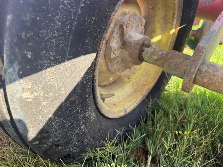 massey-ferguson-820-image-13