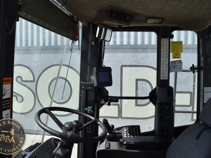 2019-deere-744kii-image-48