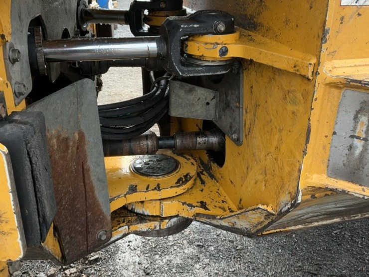 2005-john-deere-540-image-57