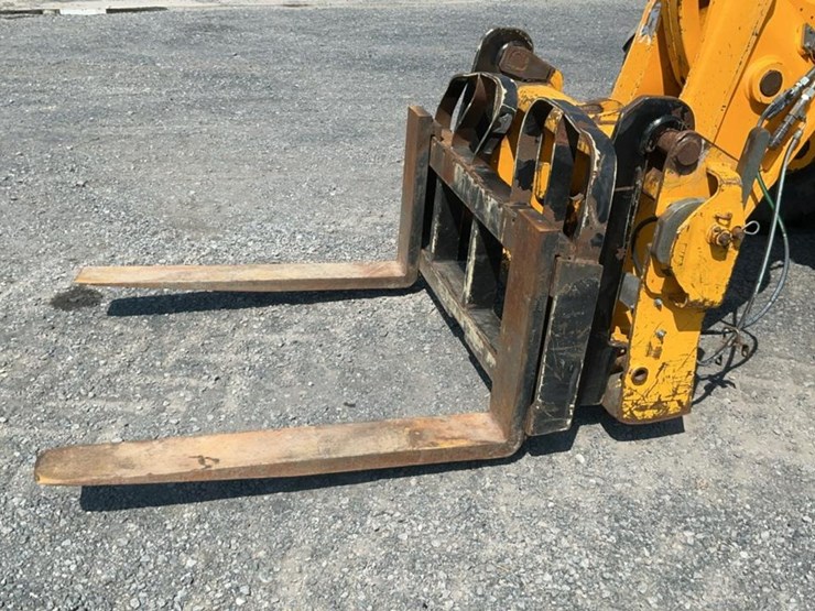 2012-jcb-550-image-33
