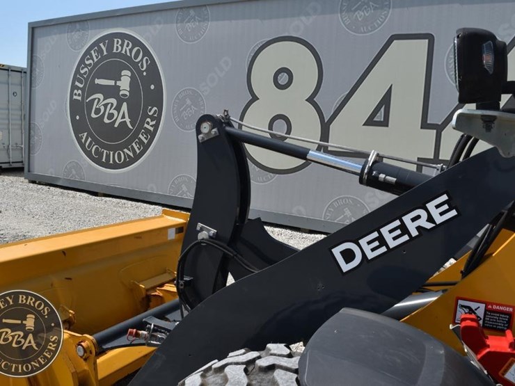 2024-deere-204-g-tier-image-29