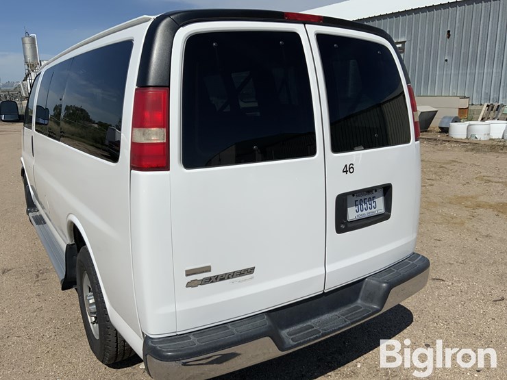 2010-chevrolet-express-g3500-image-19
