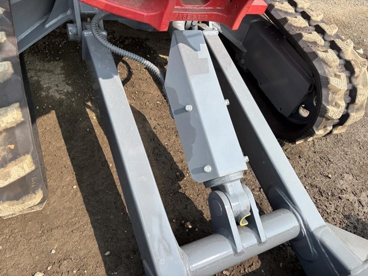 2026-takeuchi-tb235-2-image-11
