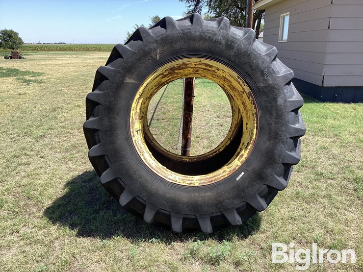 john-deere-520-image-2
