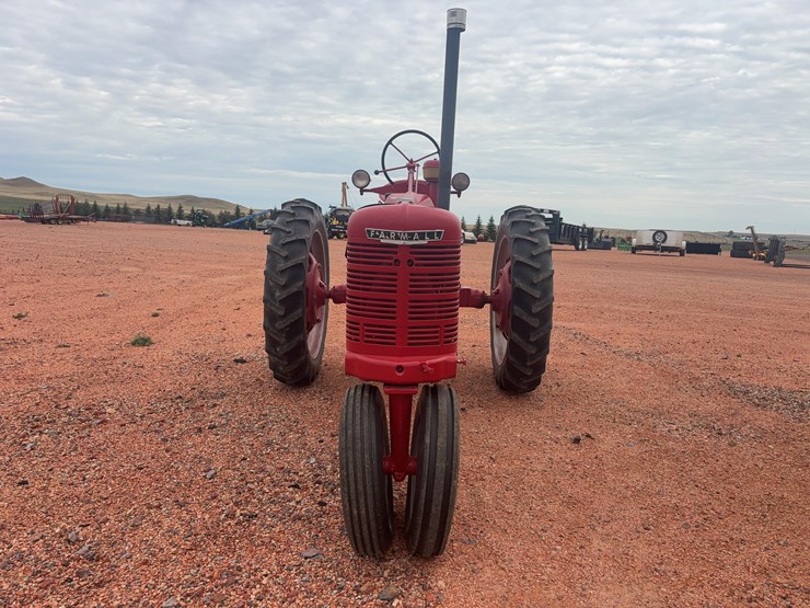 farmall-h-tractor-image-2