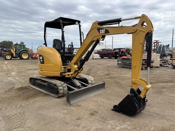 2015-caterpillar-303e-hydraulic-excavator-image-2