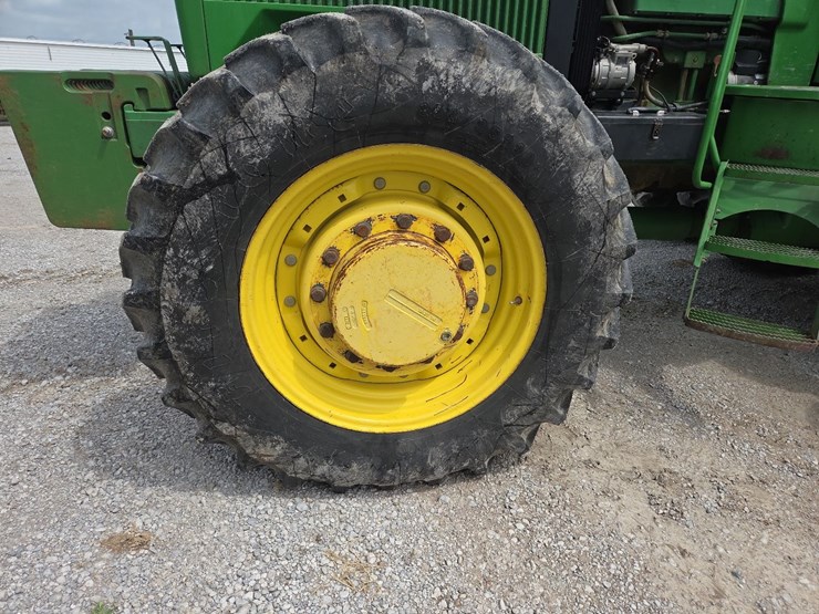 john-deere-4760-image-10
