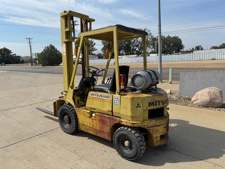 mitsubishi-fg20-image-1