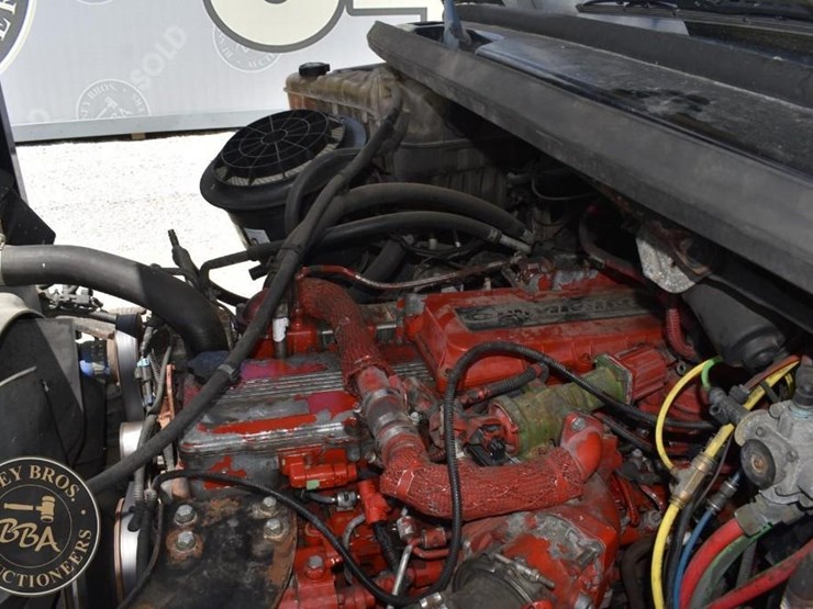 2015-freightliner-business-class-m2-106-image-28