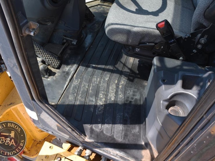 2019-deere-744kii-image-51