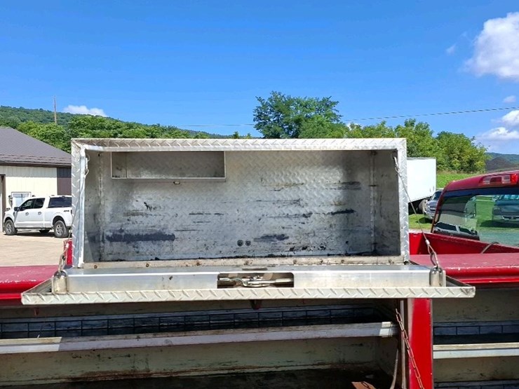 2015-chevrolet-3500-image-28