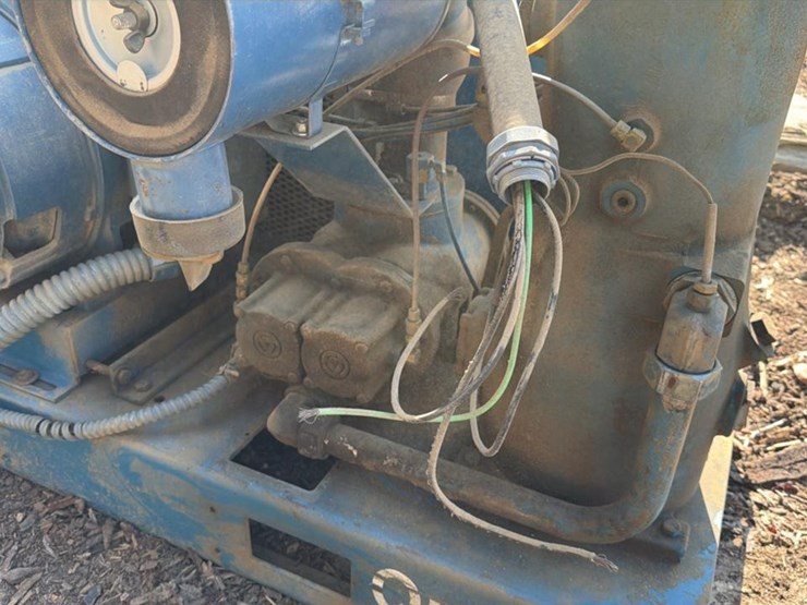#674-•-quincy-air-compressor-image-11