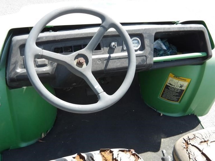 2021-john-deere-gator-image-12