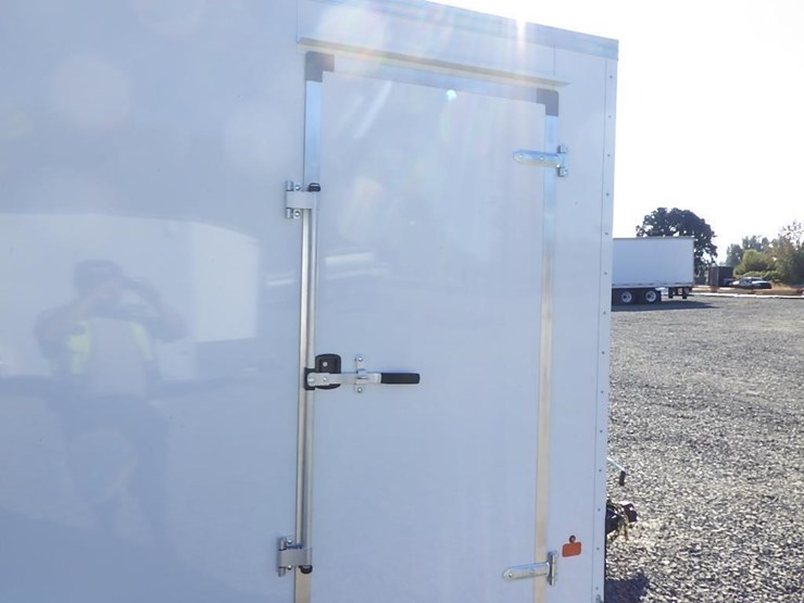 2027-royal-lcht35-7.516v-86-t/a-enclosed-trailer-image-22