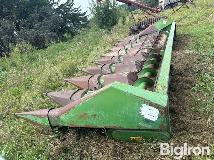 john-deere-8r30-corn-head-image-8