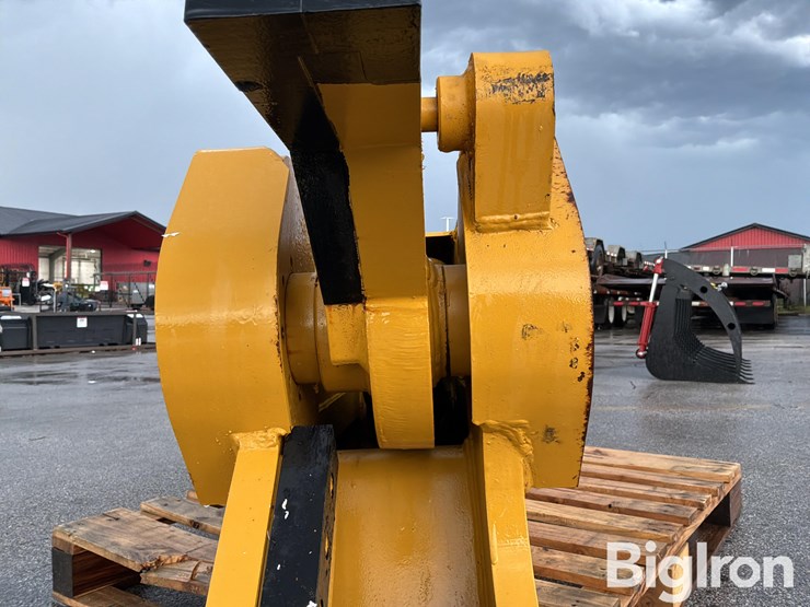 2025-massey-ferguson-730-image-12