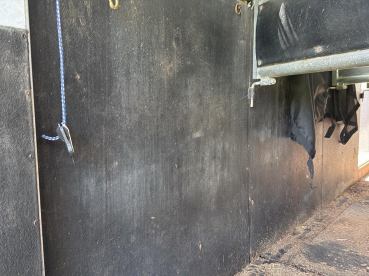 #660-•-sundowner-4-horse-trailer-image-12