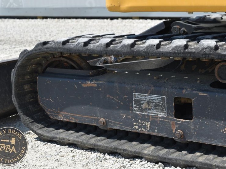 2020-deere-26g-image-38