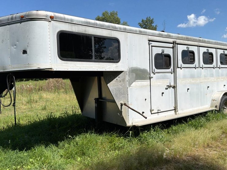 #660-•-sundowner-4-horse-trailer-image-1