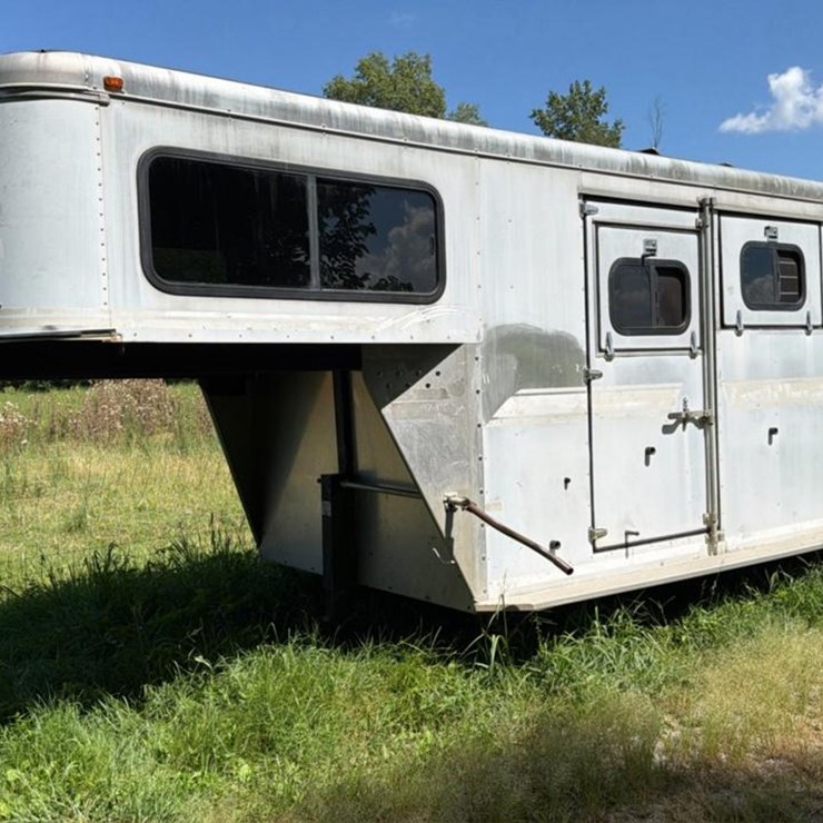 #660 • Sundowner 4 Horse Trailer