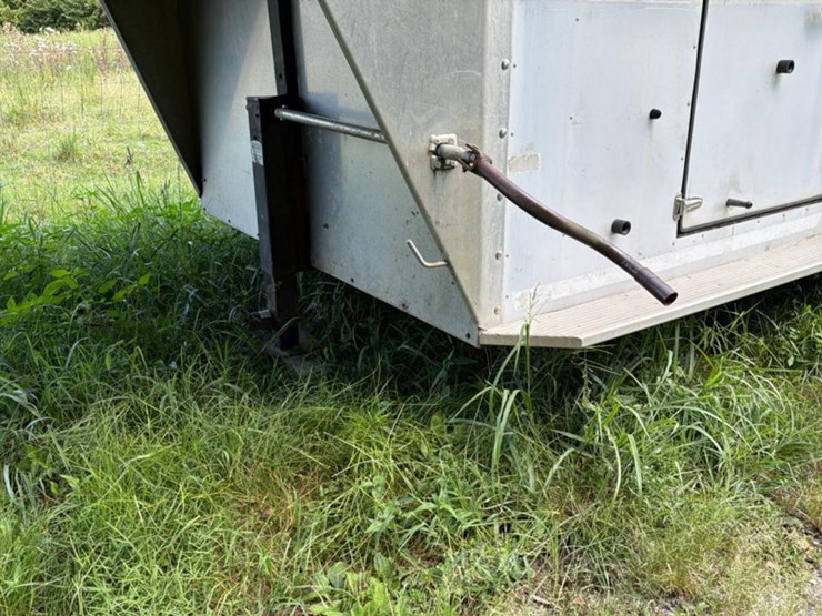 #660-•-sundowner-4-horse-trailer-image-27