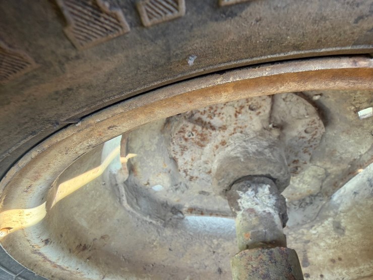 massey-ferguson-820-image-9