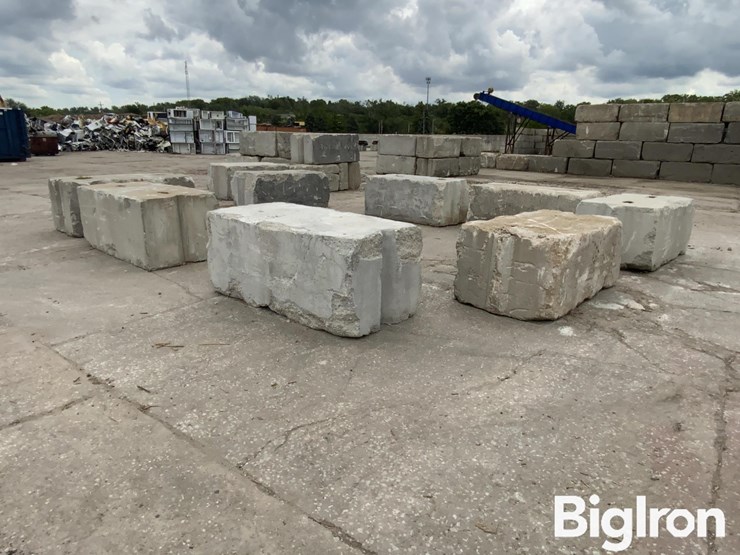 6'-x-3'-x-2.5'-interlocking-concrete-blocks-image-17